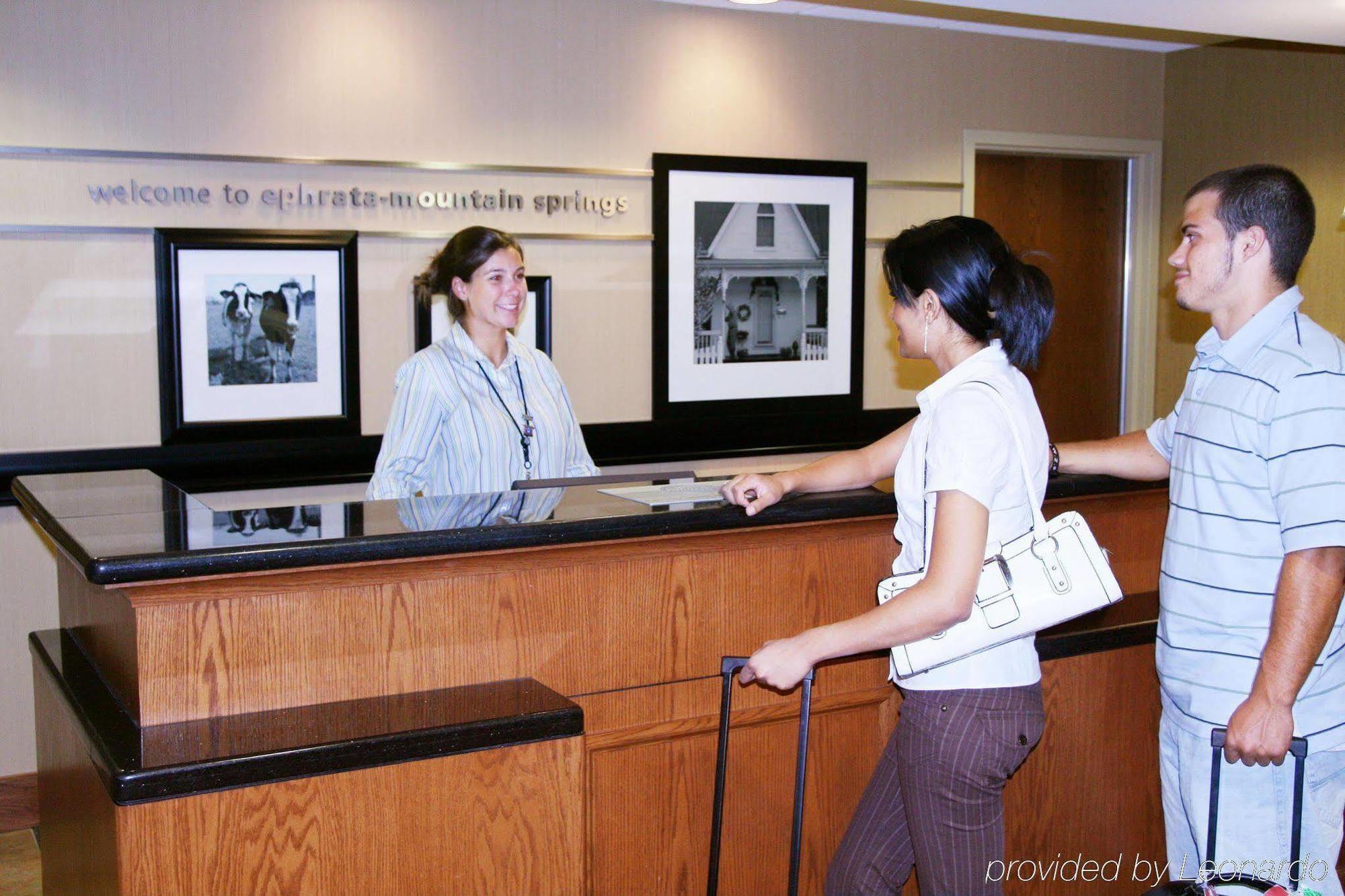 Hampton Inn & Suites Ephrata - Mountain Springs Beltér fotó